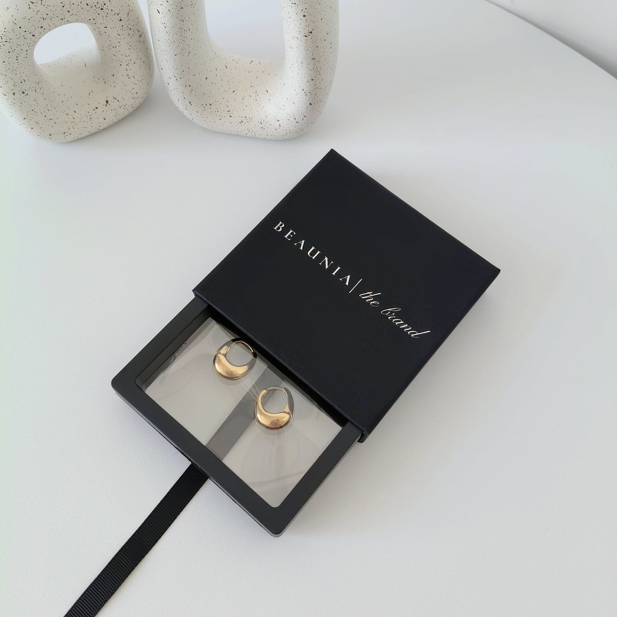 Should Packaging Hide the Product—or Let It Be Seen?