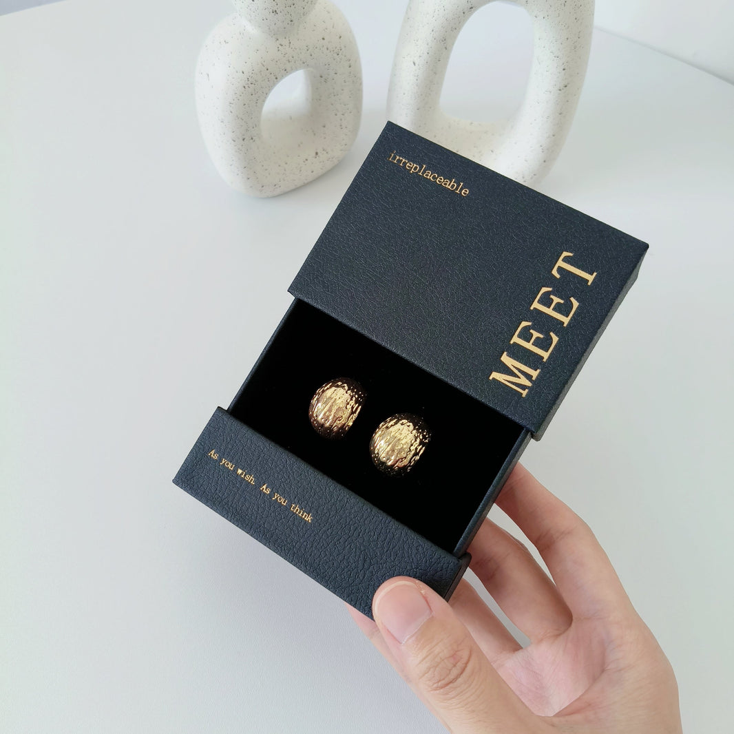 The Opening Moment Matters: Why Jewelry Packaging Should Feel Special
