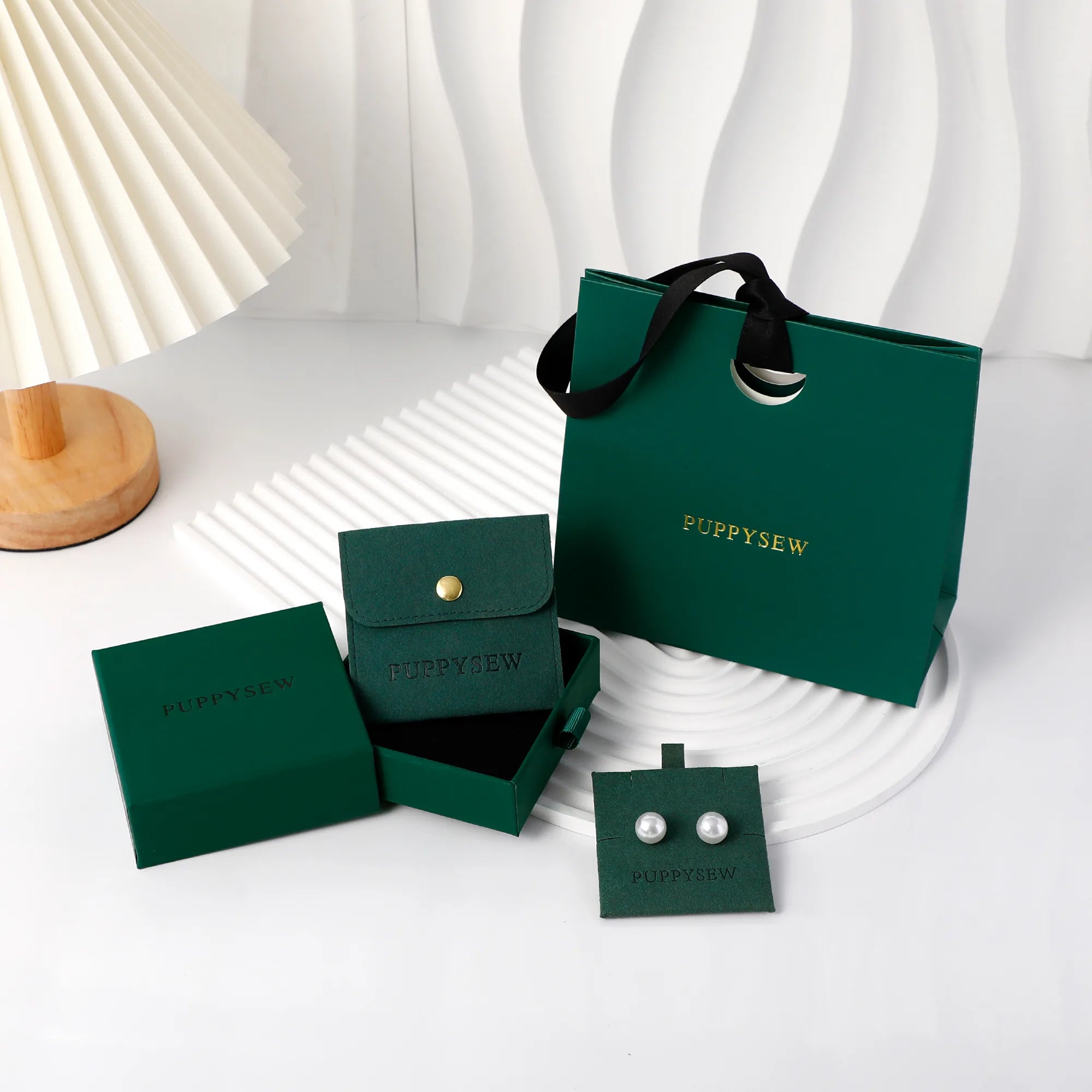 Jewelry Packaging MOQ Explained: What Jewelry Brands Should Know